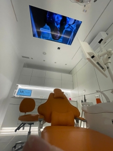 Sala de Tratamientos en la Clínica Dental Edgar Romero Sala de tratamientos equipada con la última tecnología en la Clínica Dental Edgar Romero en Sabadell.